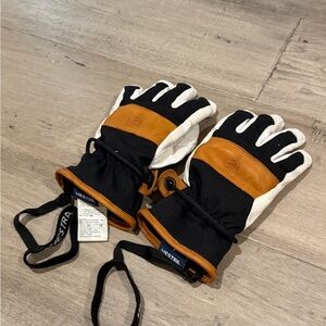 Hestra Black, White, and Tan Women’s Gloves Sz 7